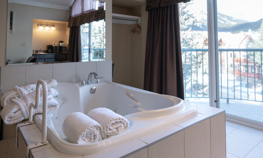 Deluxe King Suite - Full Tub