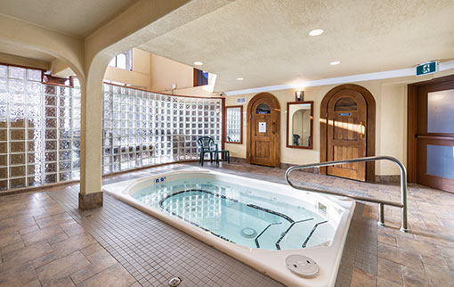 Hot pool at Irwin's Mountain Inn